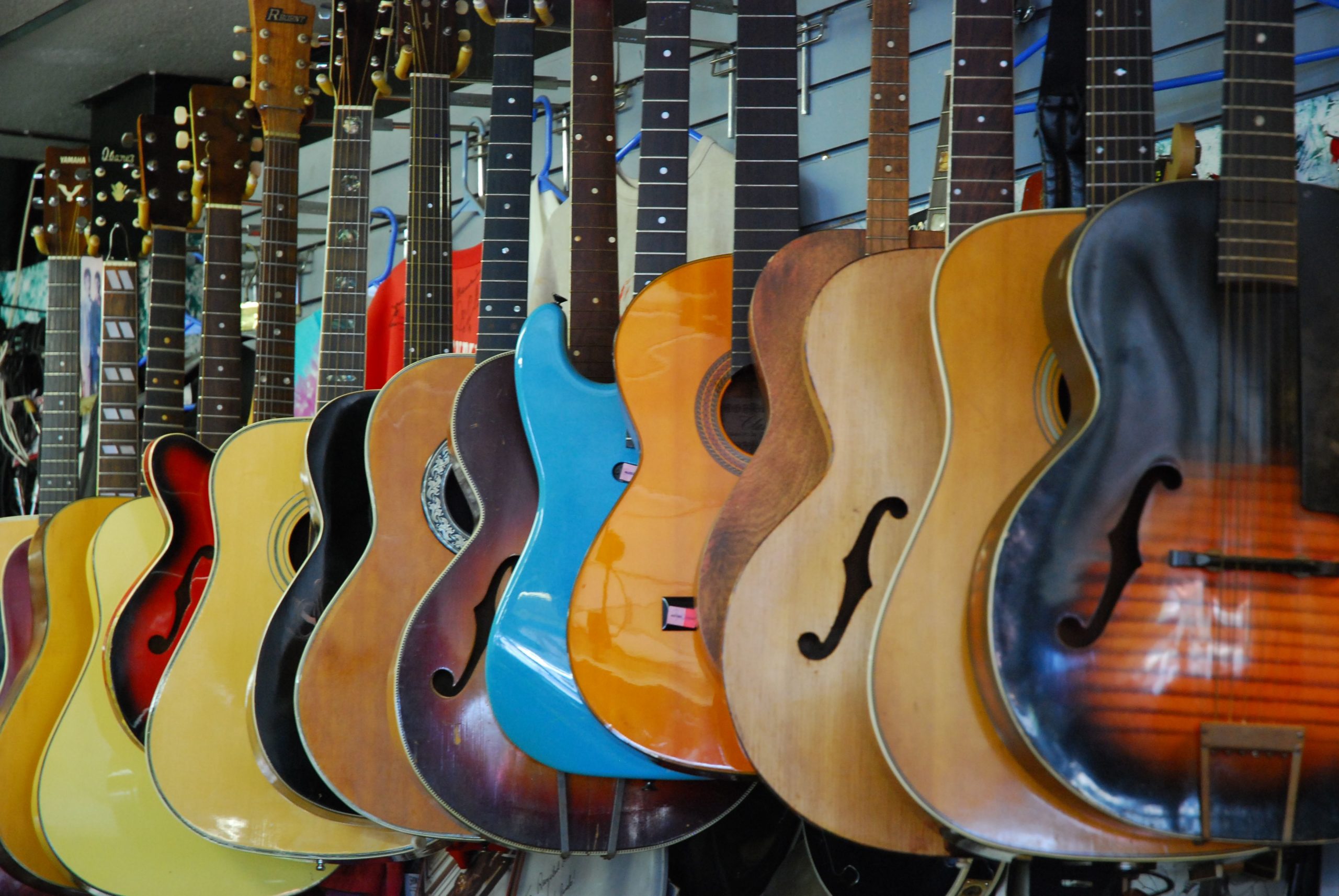 Акустические и классические гитары в интернет магазине Music Store